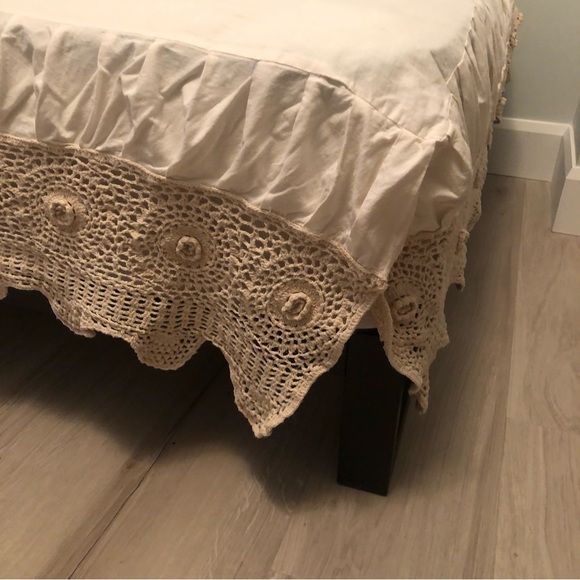 Crocheted Twin Bed Skirt - Picture 4 of 9